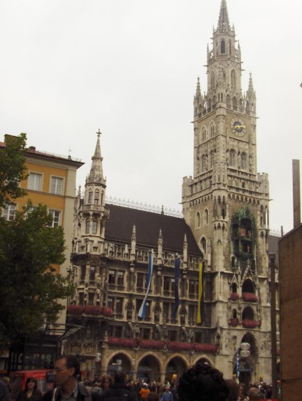 Bildname: 16. Sightseeing z Muenchen.JPG 
 Breite: 2144 Pixel 
 H�he: 2848 Pixel 
 Gr�sse: 1.099 kB 